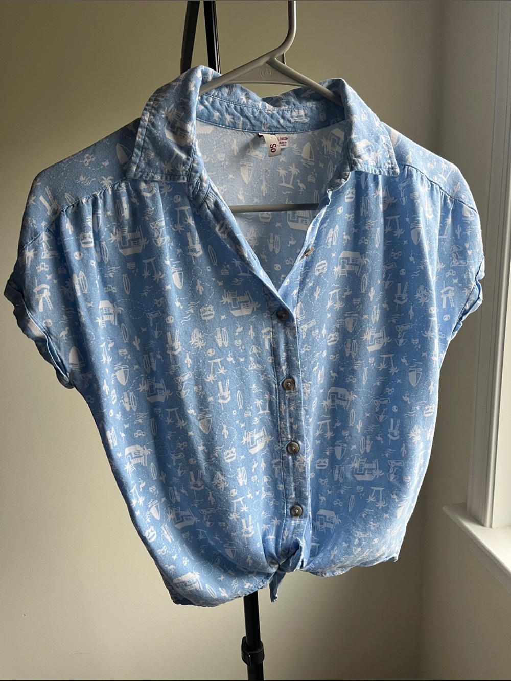 SO Blue Short Sleeve Button-Front Tie-Hem Blouse